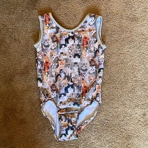 Cat gymnastics Leo